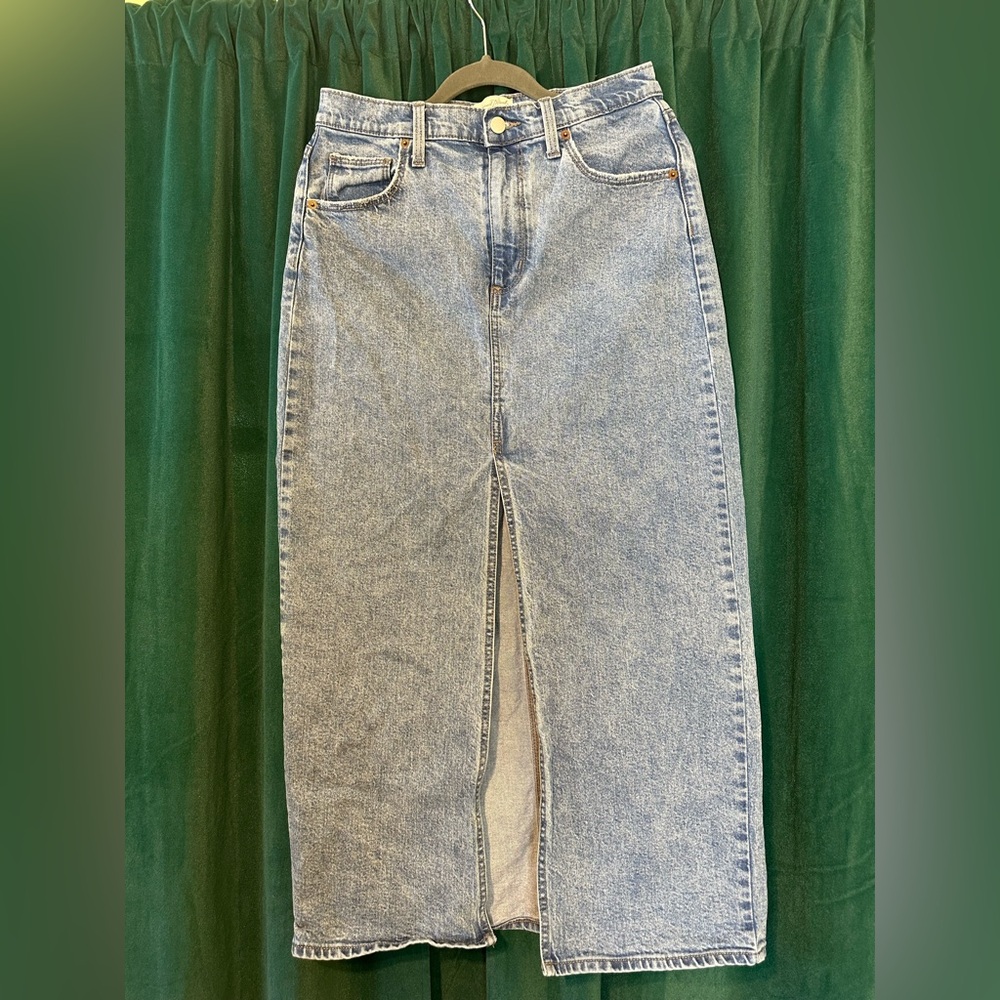Universal Thread Blue High-Waisted Vintage Jeans